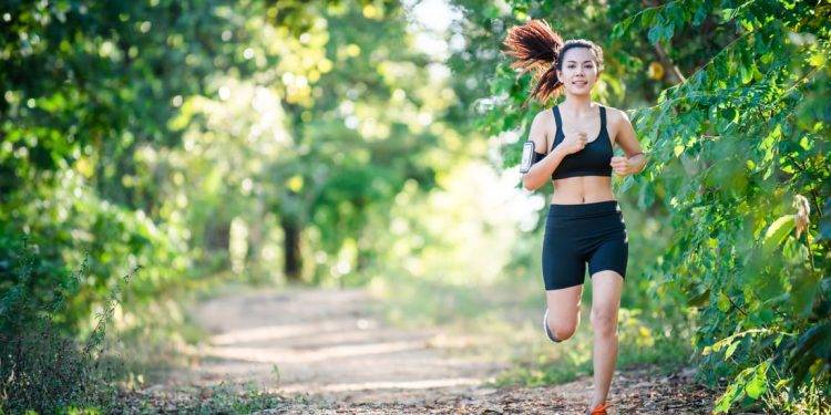 Running 4 Miles a Day: Benefits + Tips On How To Do It