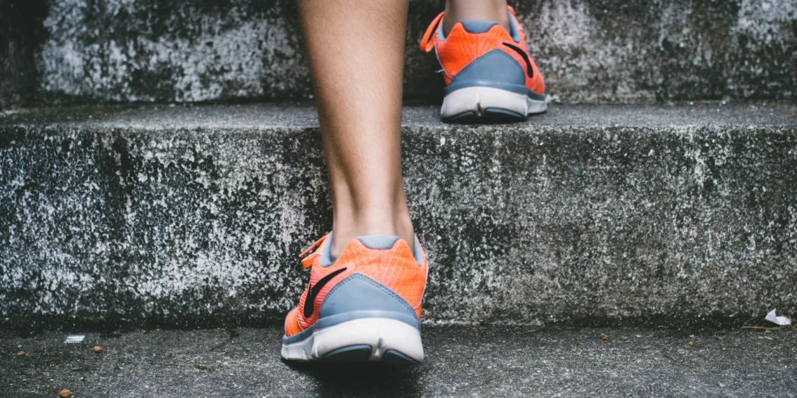 Weak Feet from Slow Running