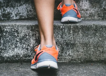 Weak Feet from Slow Running